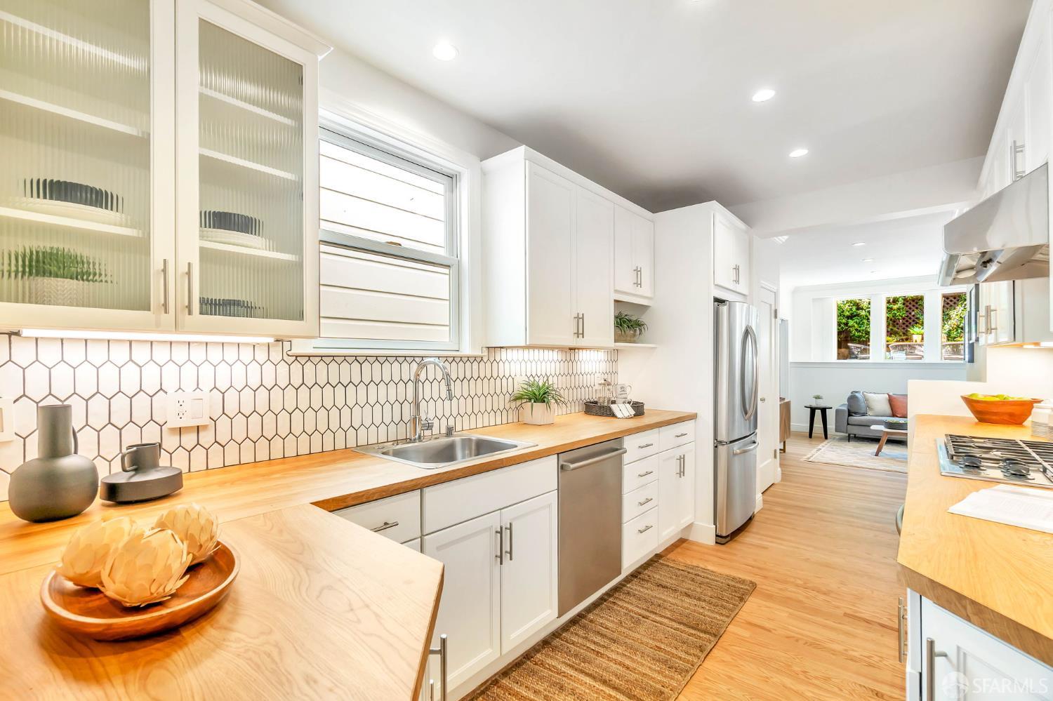 Photo #6: 425075154 Listing 