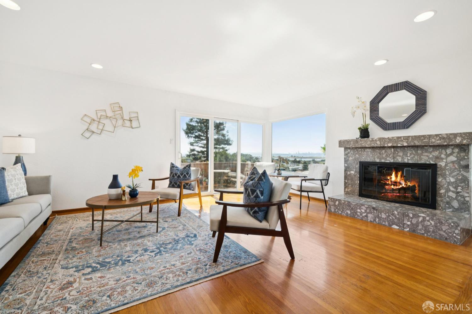Detail Gallery Image 4 of 26 For 835 Solano Ave, Albany,  CA 94706 - 2 Beds | 2 Baths