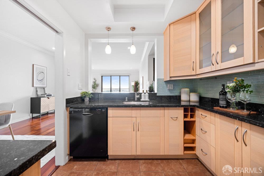 Detail Gallery Image 7 of 21 For 945 Corbett Ave #206,  San Francisco,  CA 94131 - 1 Beds | 1 Baths