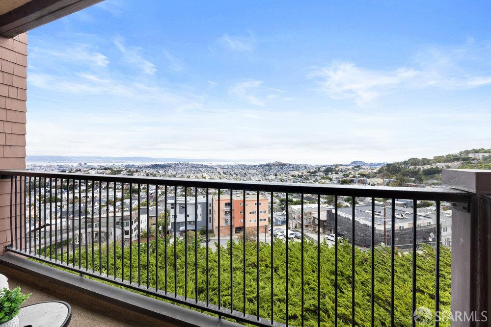 Detail Gallery Image 16 of 21 For 945 Corbett Ave #206,  San Francisco,  CA 94131 - 1 Beds | 1 Baths