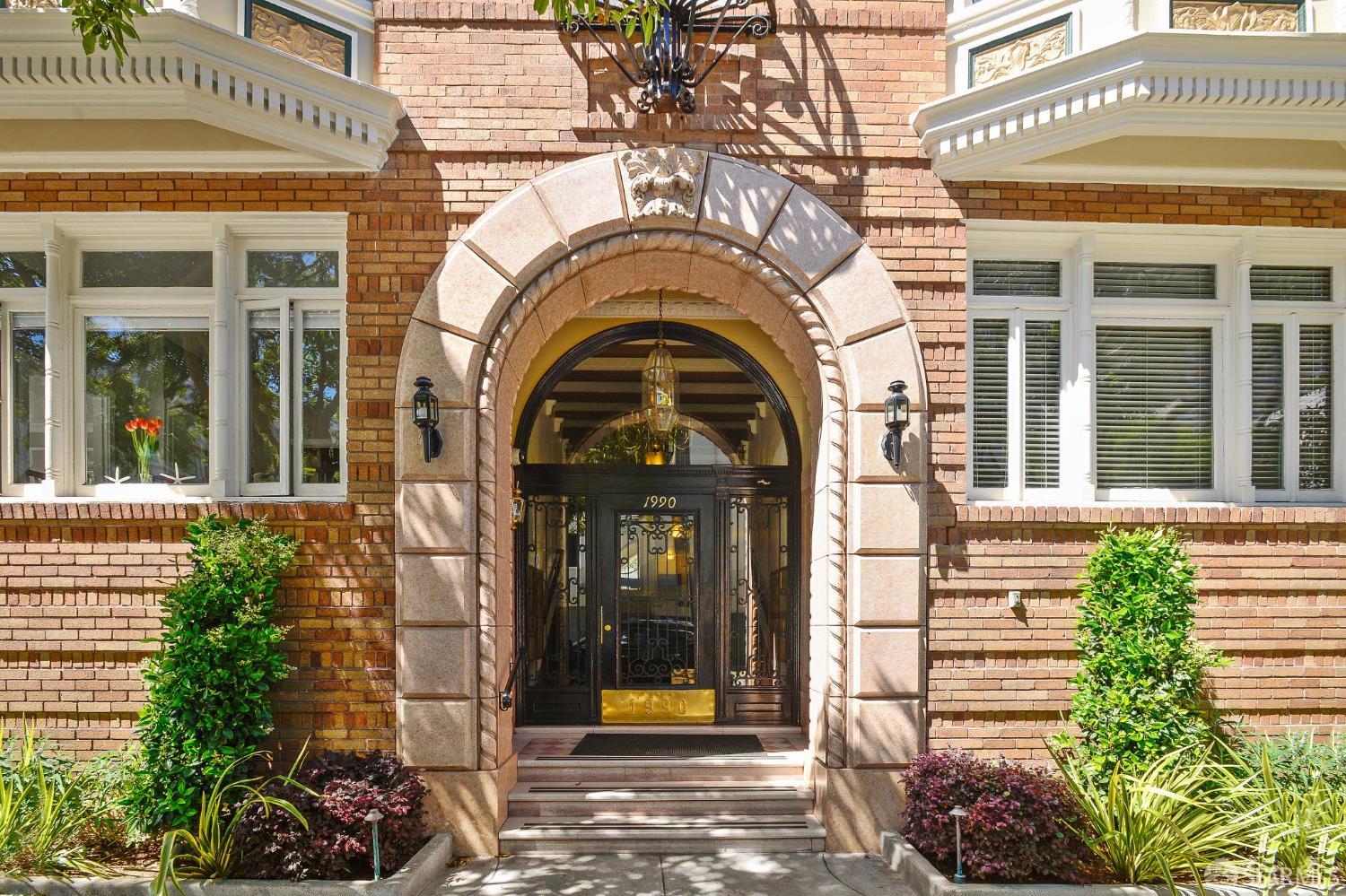 Photo #2: 425063729 Listing 