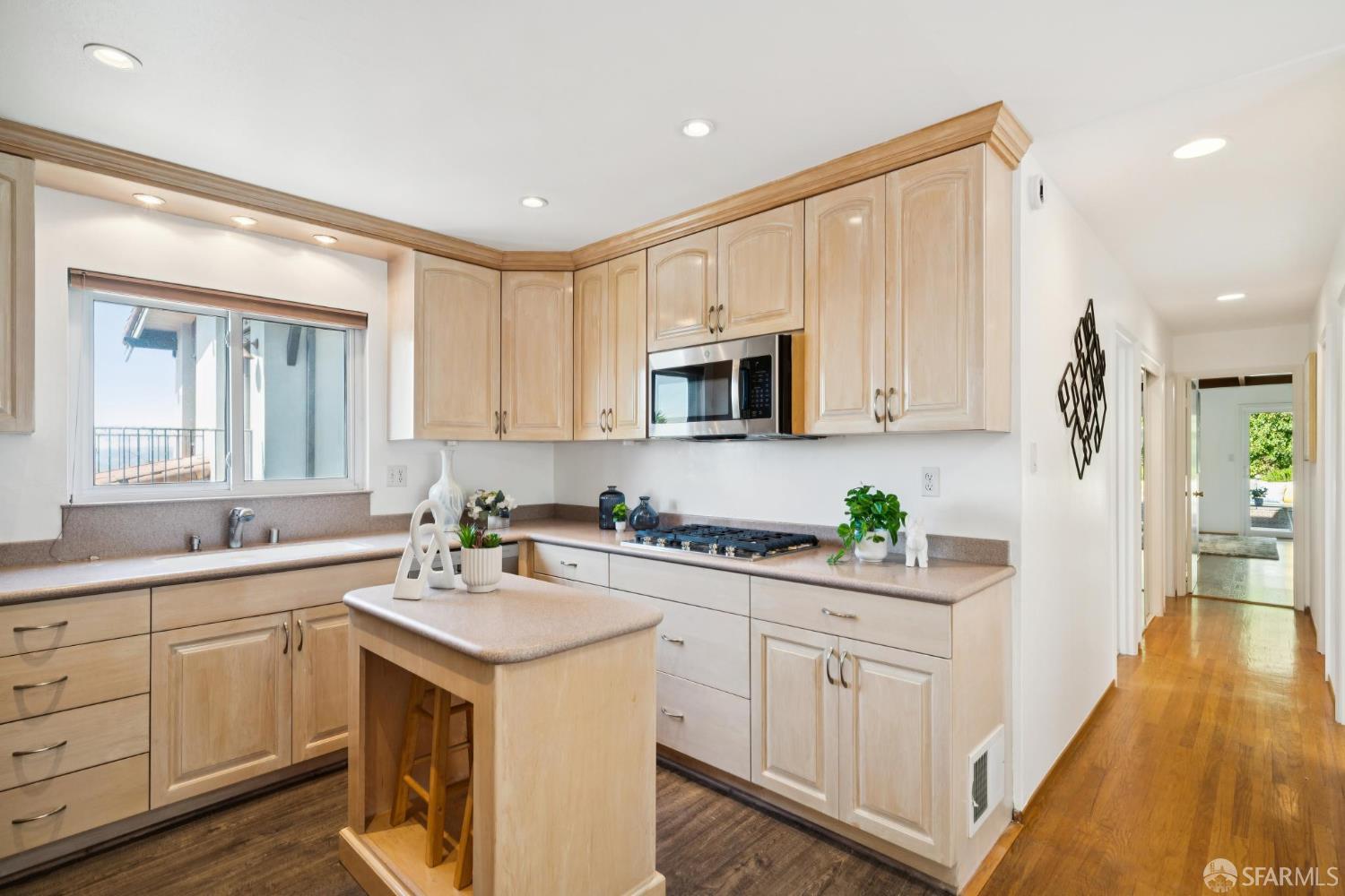 Detail Gallery Image 17 of 26 For 835 Solano Ave, Albany,  CA 94706 - 2 Beds | 2 Baths