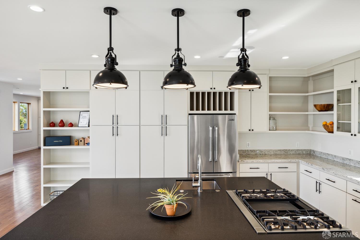 Detail Gallery Image 4 of 34 For 316 Humboldt Rd, Brisbane,  CA 94005 - 5 Beds | 4 Baths