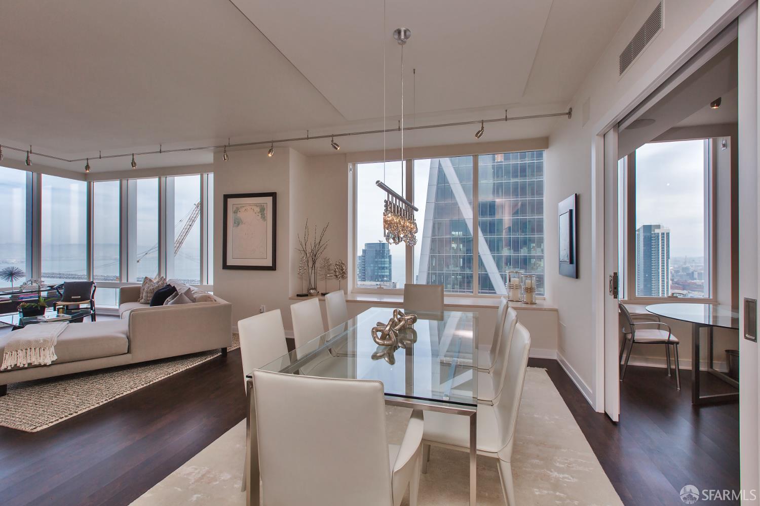Photo #2: 425075518 Listing 