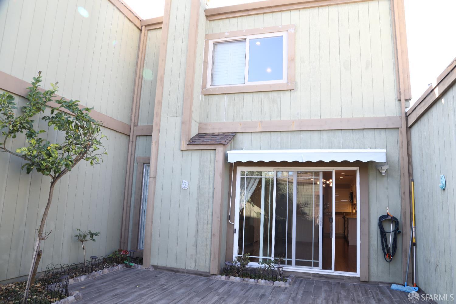 Detail Gallery Image 18 of 21 For 1117 Bismarck Ln, Alameda,  CA 94502 - 2 Beds | 1/1 Baths