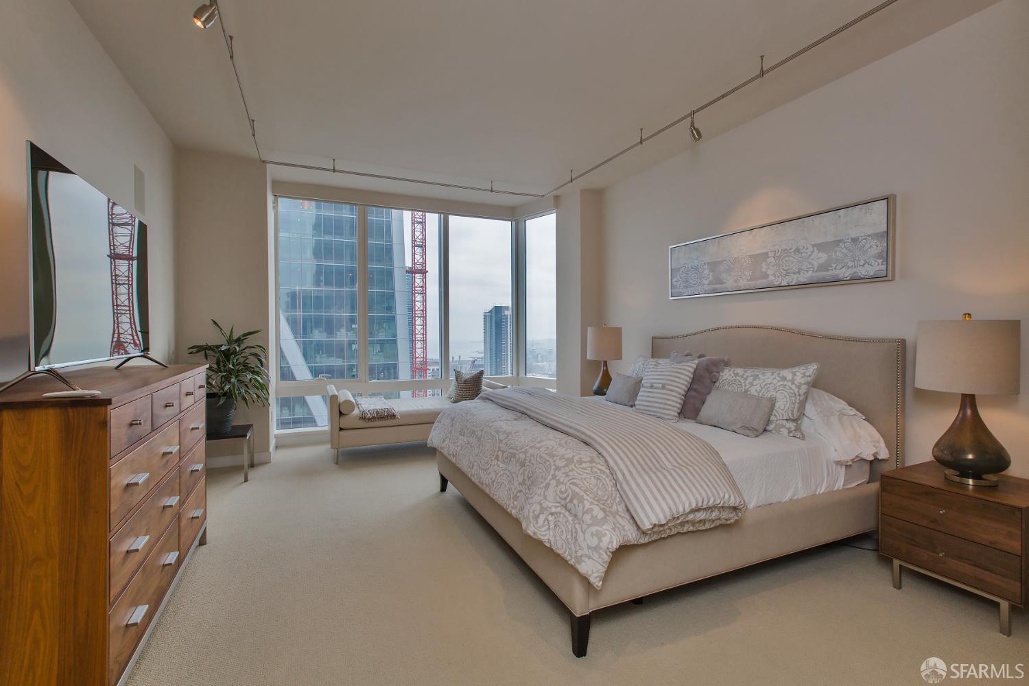 Photo #5: 425075518 Listing 