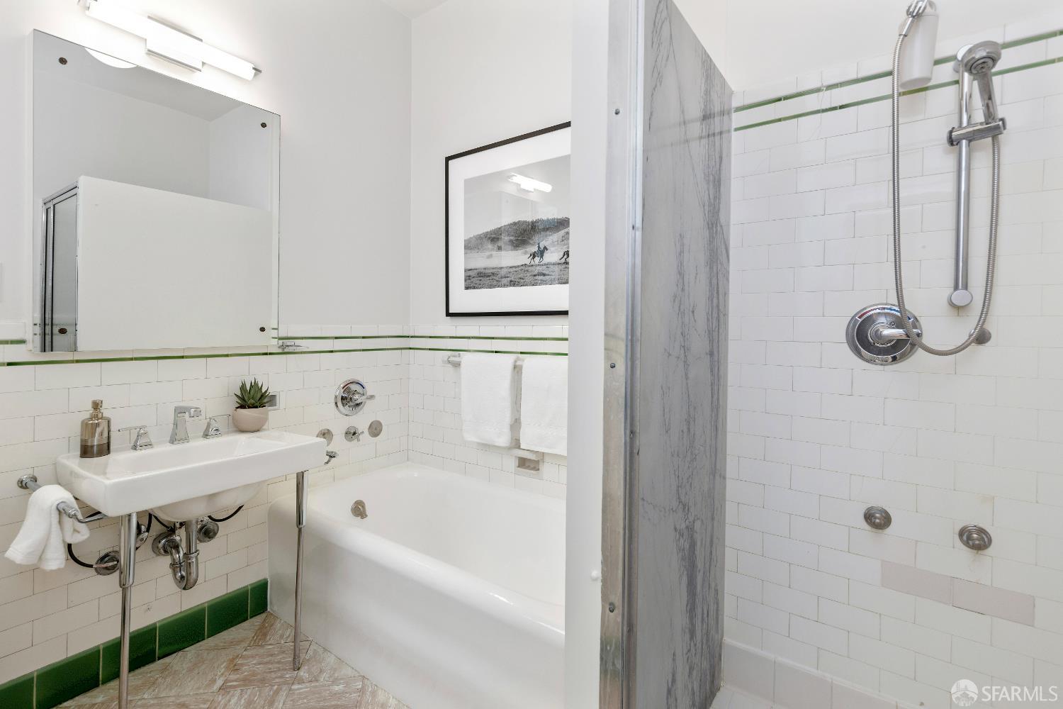 Photo #22: 425057544 Listing: Photo #22
