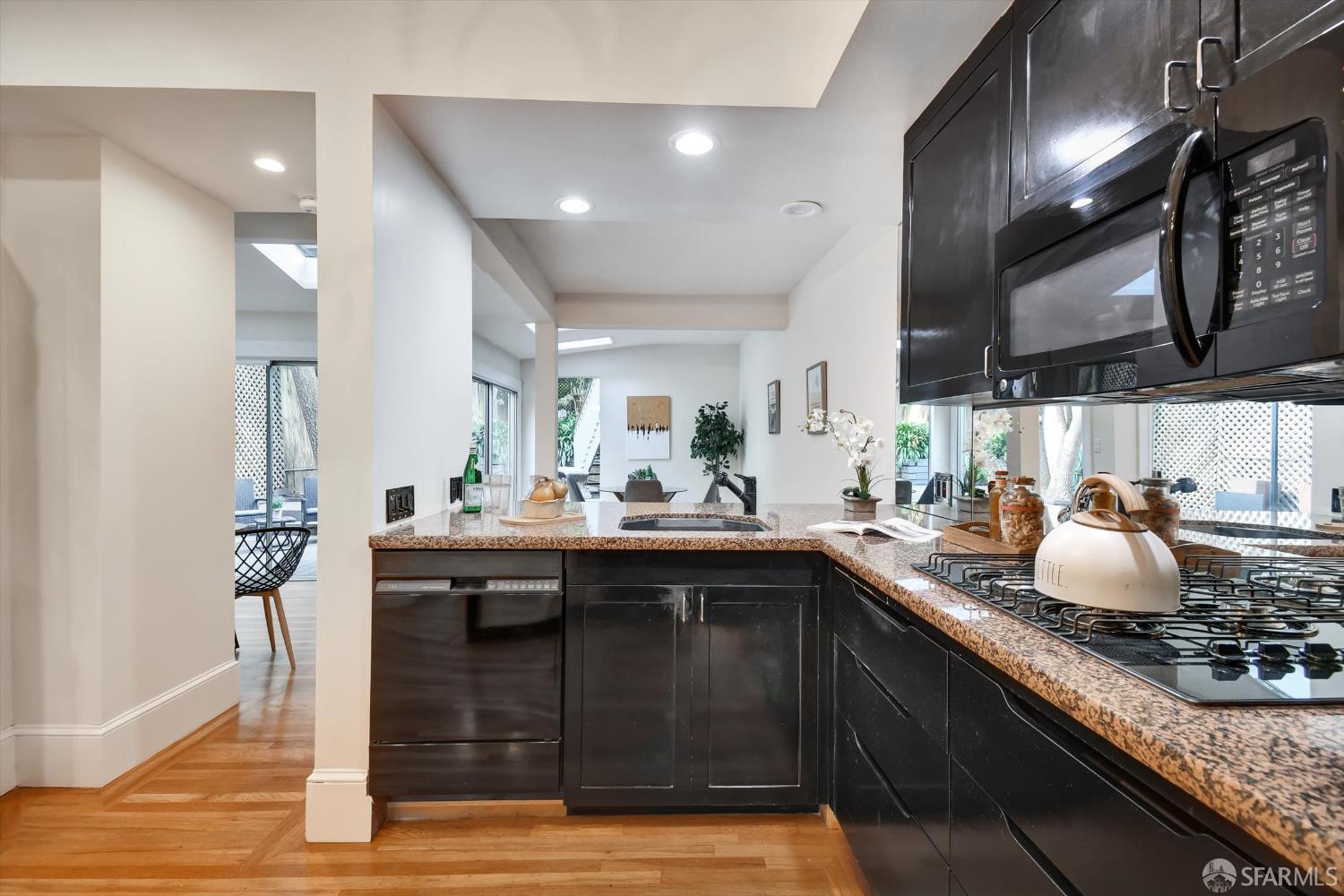 Detail Gallery Image 19 of 48 For 2661 Greenwich St, San Francisco,  CA 94123 - – Beds | – Baths