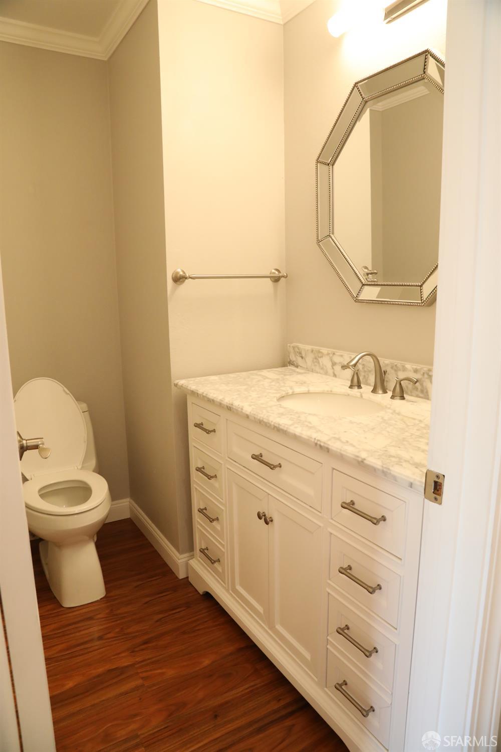 Detail Gallery Image 5 of 21 For 1117 Bismarck Ln, Alameda,  CA 94502 - 2 Beds | 1/1 Baths