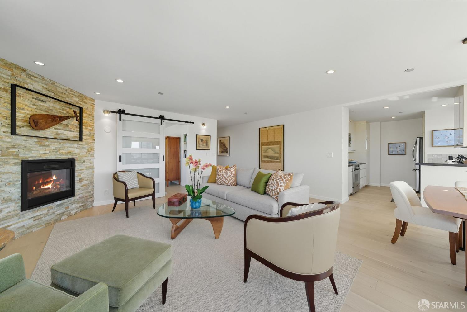 Photo #3: 425075383 Listing 