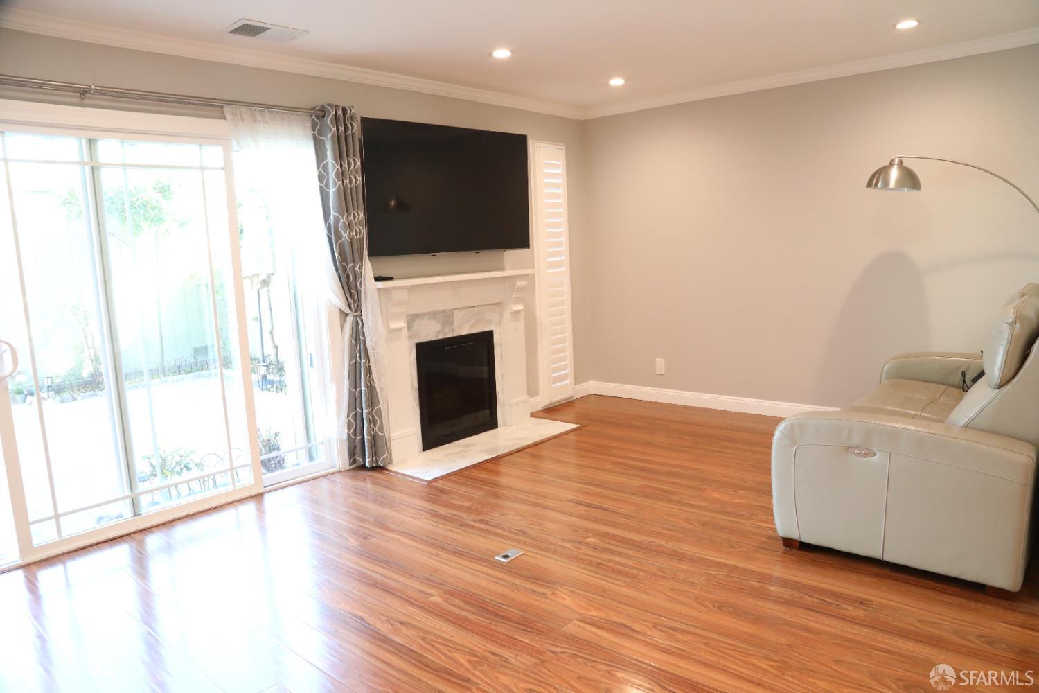 Detail Gallery Image 3 of 21 For 1117 Bismarck Ln, Alameda,  CA 94502 - 2 Beds | 1/1 Baths