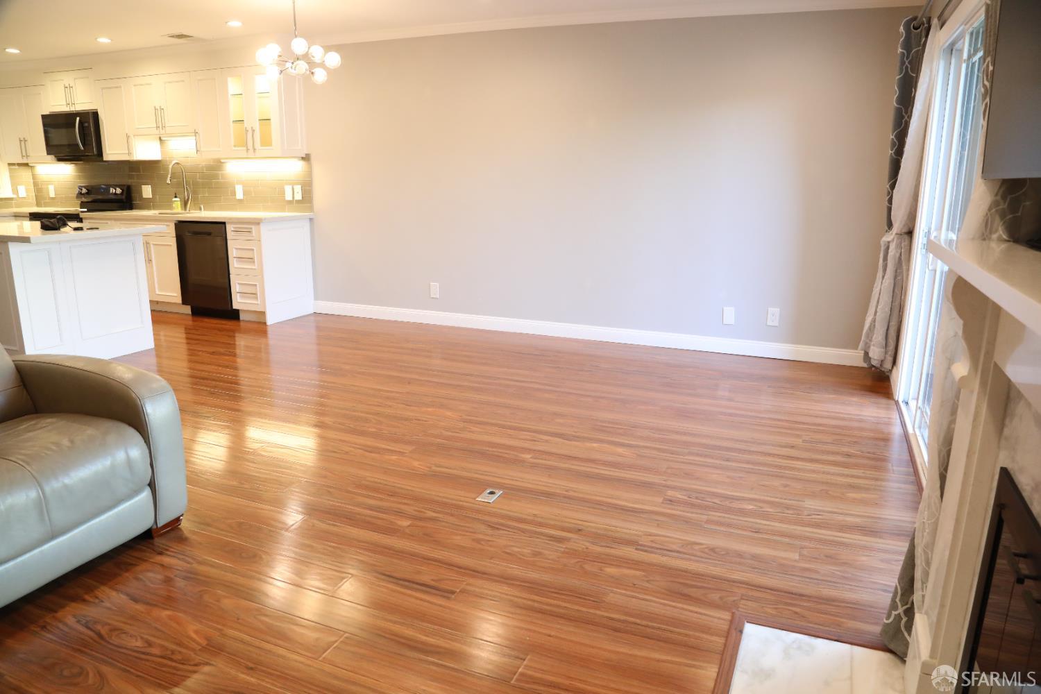 Detail Gallery Image 4 of 21 For 1117 Bismarck Ln, Alameda,  CA 94502 - 2 Beds | 1/1 Baths