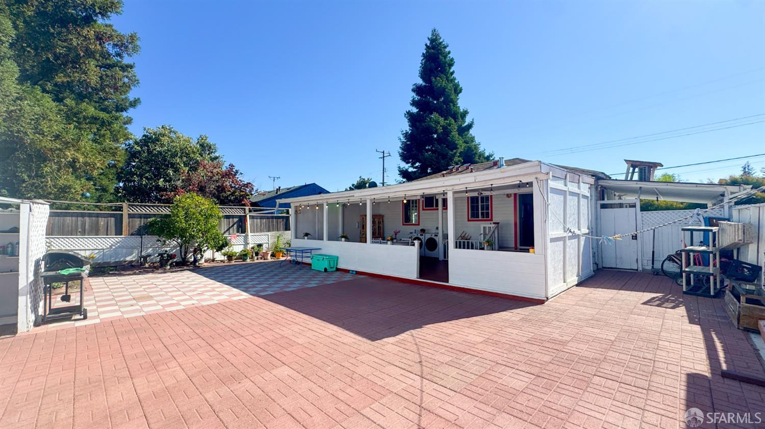 Detail Gallery Image 31 of 39 For 3071 Glendale Ave, Redwood City,  CA 94063 - 4 Beds | 2 Baths