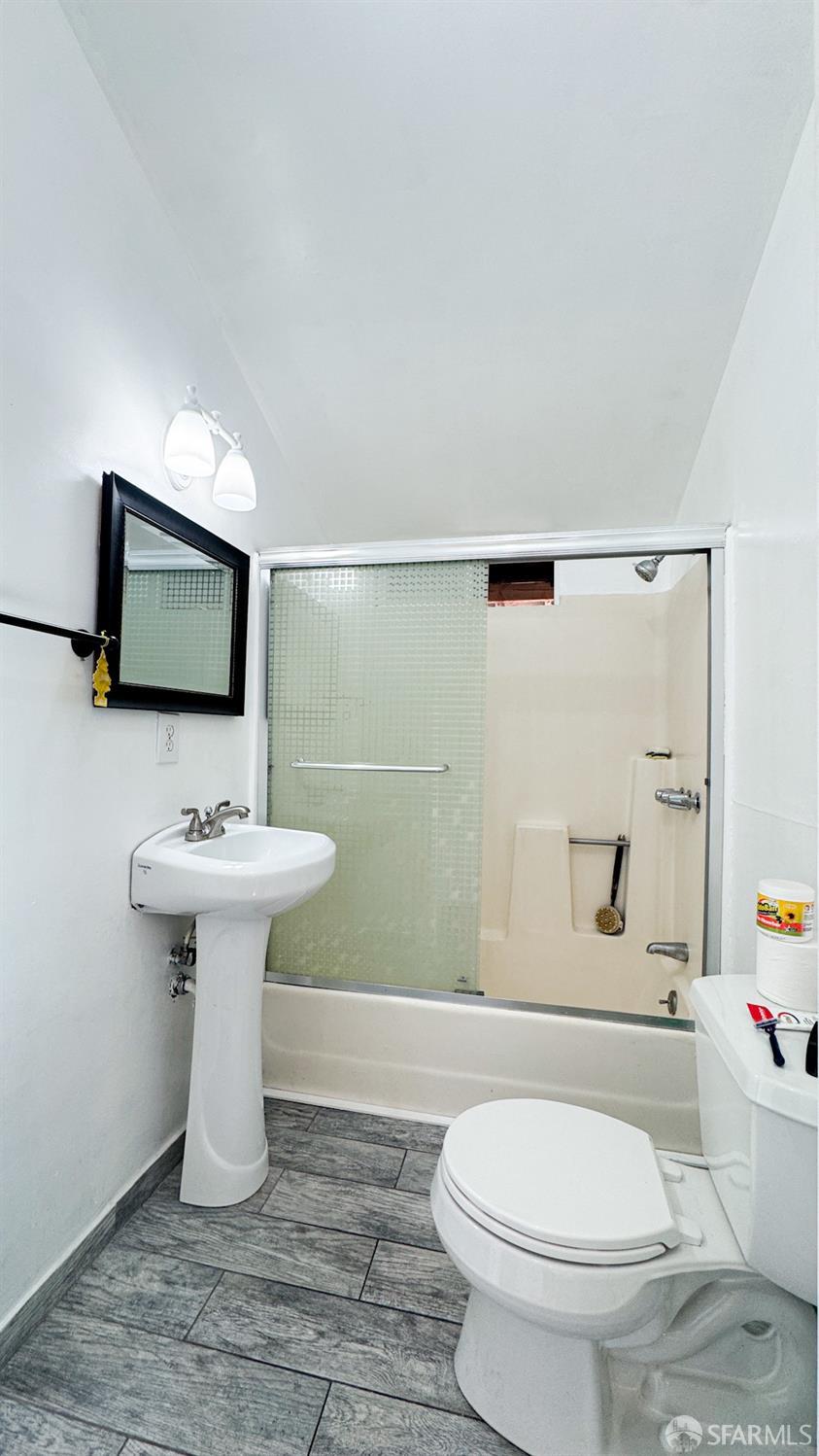 Detail Gallery Image 13 of 39 For 3071 Glendale Ave, Redwood City,  CA 94063 - 4 Beds | 2 Baths