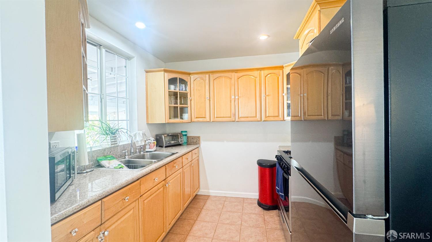 Detail Gallery Image 11 of 39 For 3071 Glendale Ave, Redwood City,  CA 94063 - 4 Beds | 2 Baths