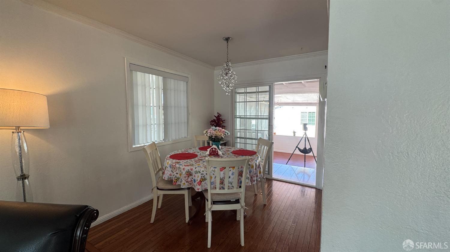 Detail Gallery Image 10 of 39 For 3071 Glendale Ave, Redwood City,  CA 94063 - 4 Beds | 2 Baths