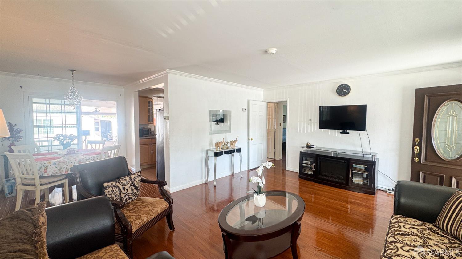 Detail Gallery Image 4 of 39 For 3071 Glendale Ave, Redwood City,  CA 94063 - 4 Beds | 2 Baths