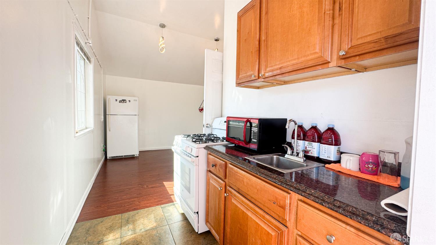 Detail Gallery Image 17 of 39 For 3071 Glendale Ave, Redwood City,  CA 94063 - 4 Beds | 2 Baths