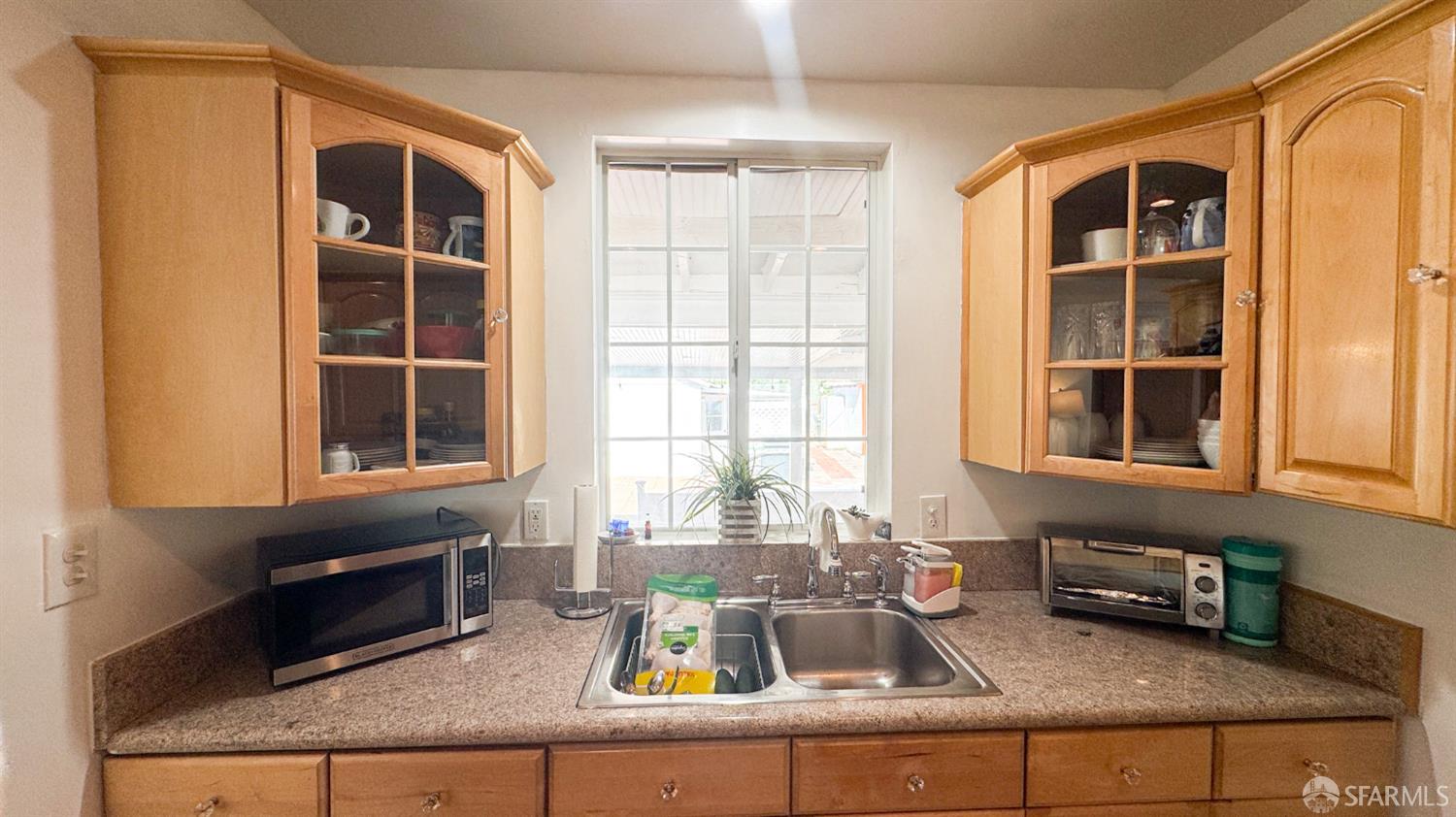 Detail Gallery Image 14 of 39 For 3071 Glendale Ave, Redwood City,  CA 94063 - 4 Beds | 2 Baths