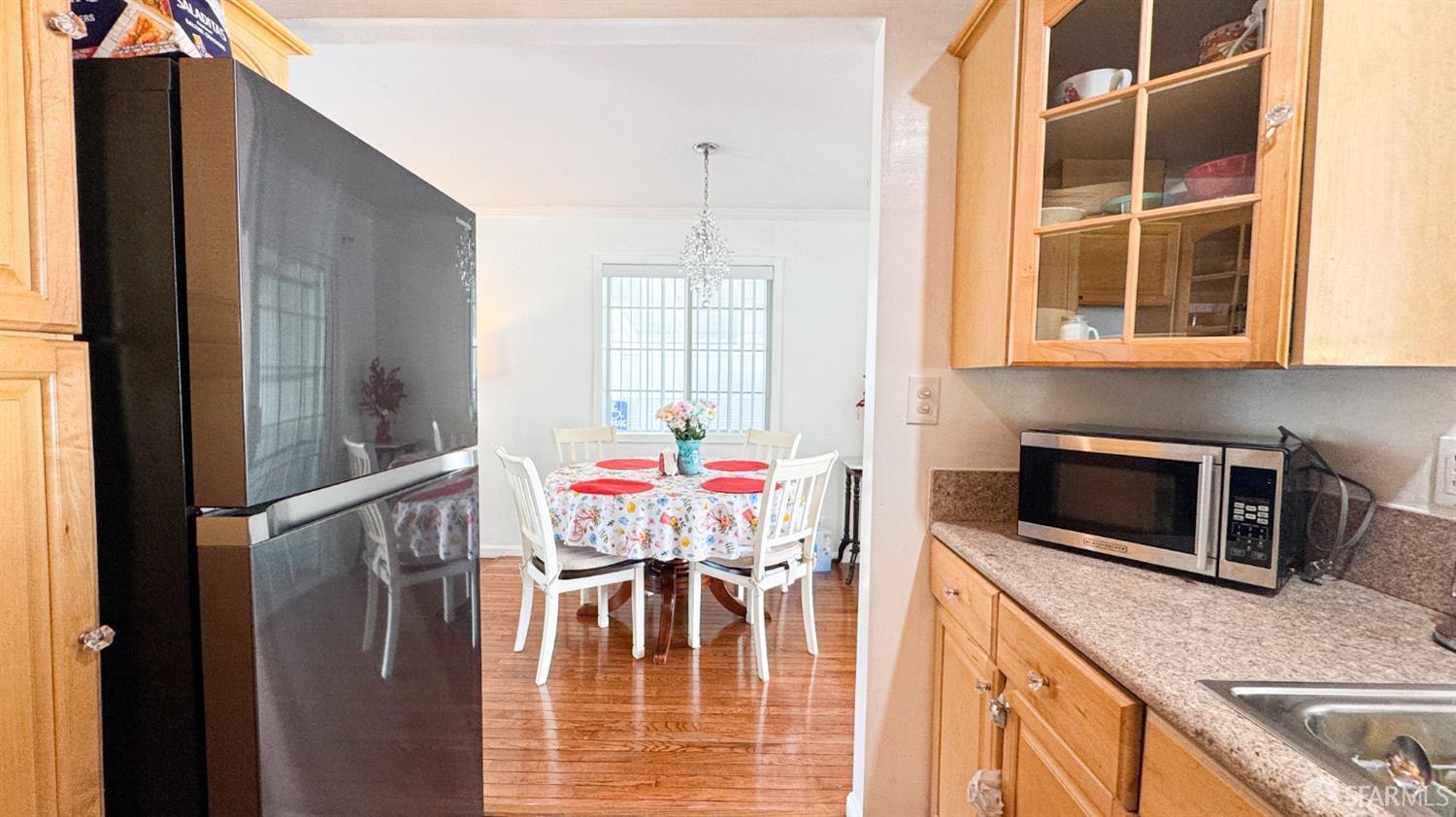 Detail Gallery Image 12 of 39 For 3071 Glendale Ave, Redwood City,  CA 94063 - 4 Beds | 2 Baths