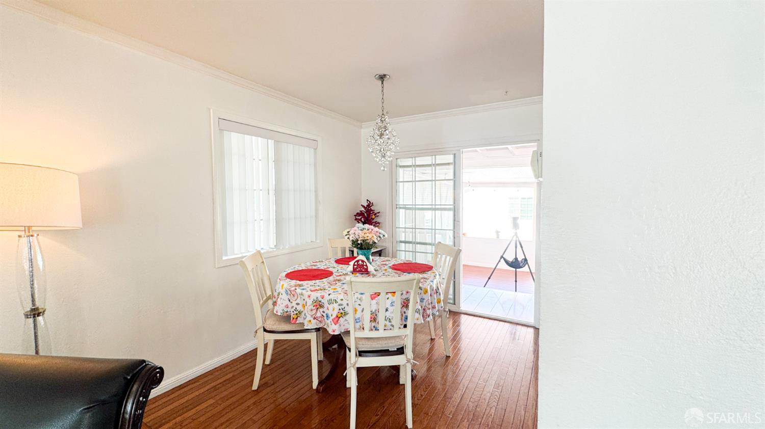 Detail Gallery Image 16 of 39 For 3071 Glendale Ave, Redwood City,  CA 94063 - 4 Beds | 2 Baths