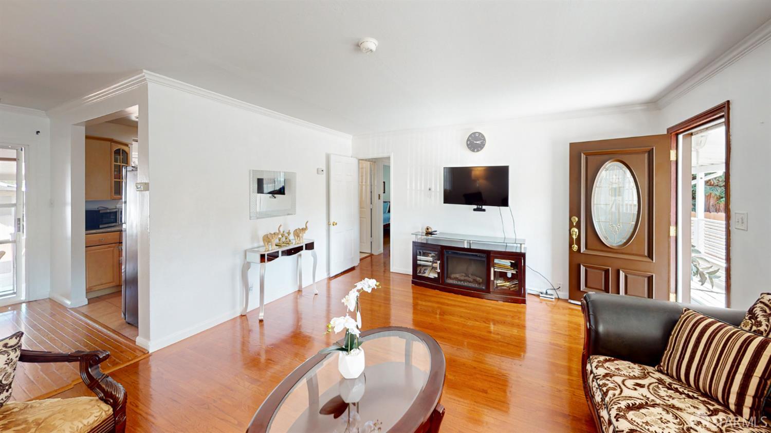 Detail Gallery Image 5 of 39 For 3071 Glendale Ave, Redwood City,  CA 94063 - 4 Beds | 2 Baths