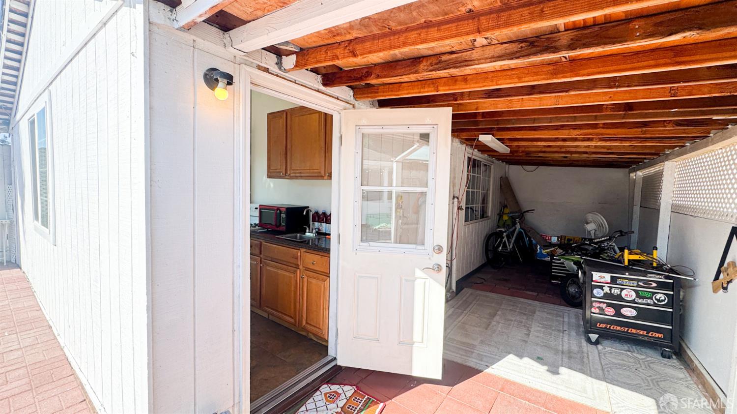 Detail Gallery Image 29 of 39 For 3071 Glendale Ave, Redwood City,  CA 94063 - 4 Beds | 2 Baths