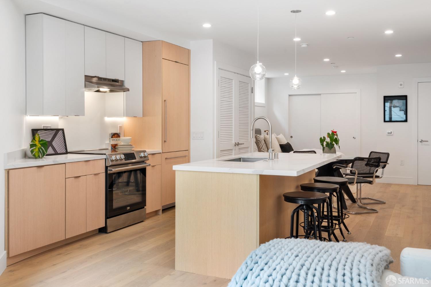 Photo #4: 425075772 Listing 