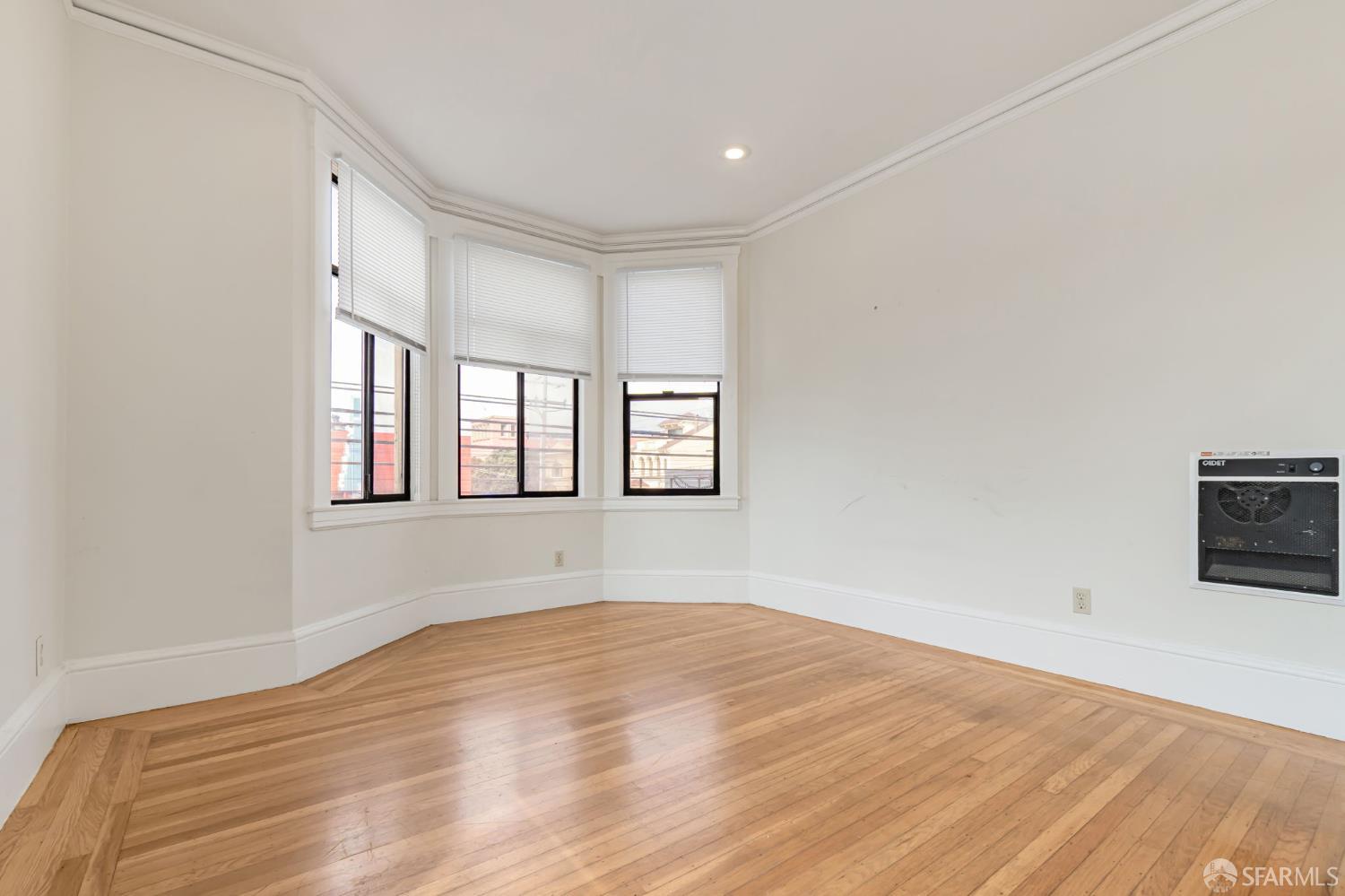 Detail Gallery Image 15 of 46 For 2201 Clement St, San Francisco,  CA 94121 - – Beds | – Baths