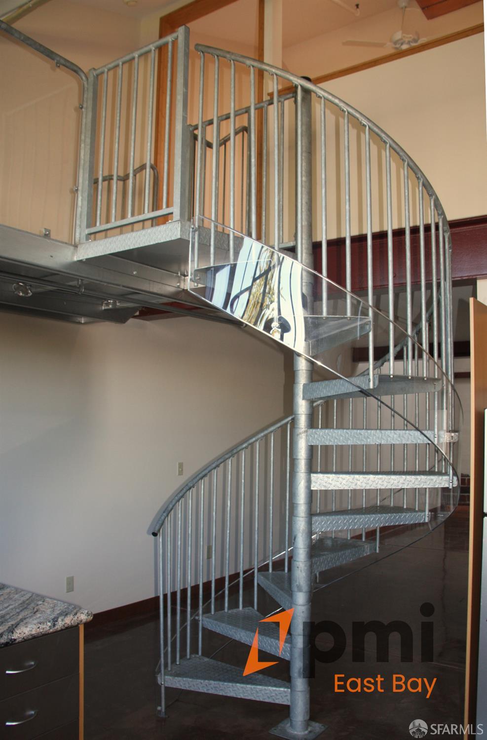 Detail Gallery Image 6 of 14 For 1501 37th Ave #APT B,  Oakland,  CA 94601 - 1 Beds | 2 Baths