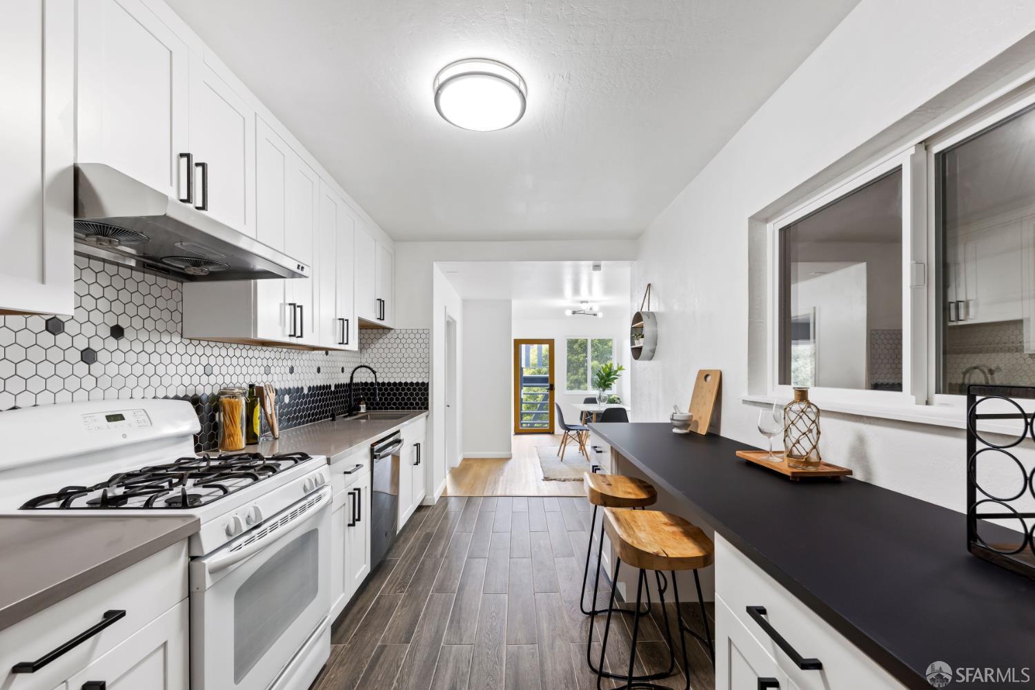 Detail Gallery Image 4 of 39 For 1255 19th Ave, San Francisco,  CA 94122 - – Beds | – Baths