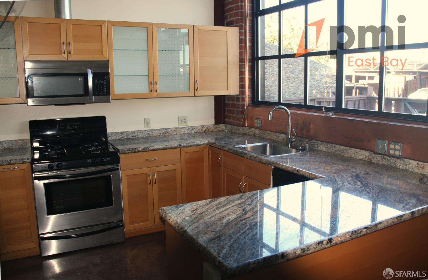 Detail Gallery Image 5 of 14 For 1501 37th Ave #APT B,  Oakland,  CA 94601 - 1 Beds | 2 Baths