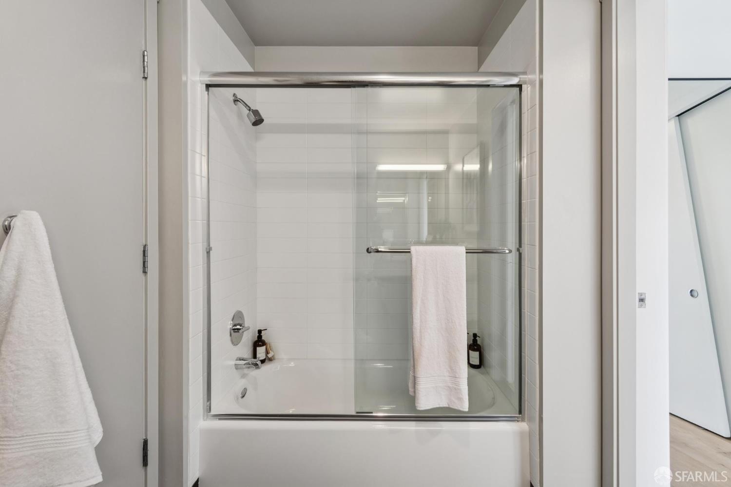 Photo #13: 425075874 Listing: Photo #13