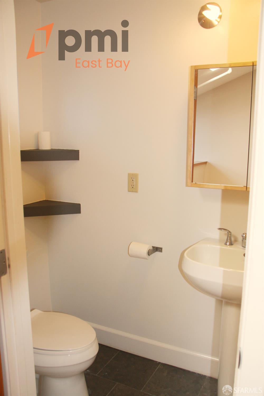 Detail Gallery Image 9 of 14 For 1501 37th Ave #APT B,  Oakland,  CA 94601 - 1 Beds | 2 Baths