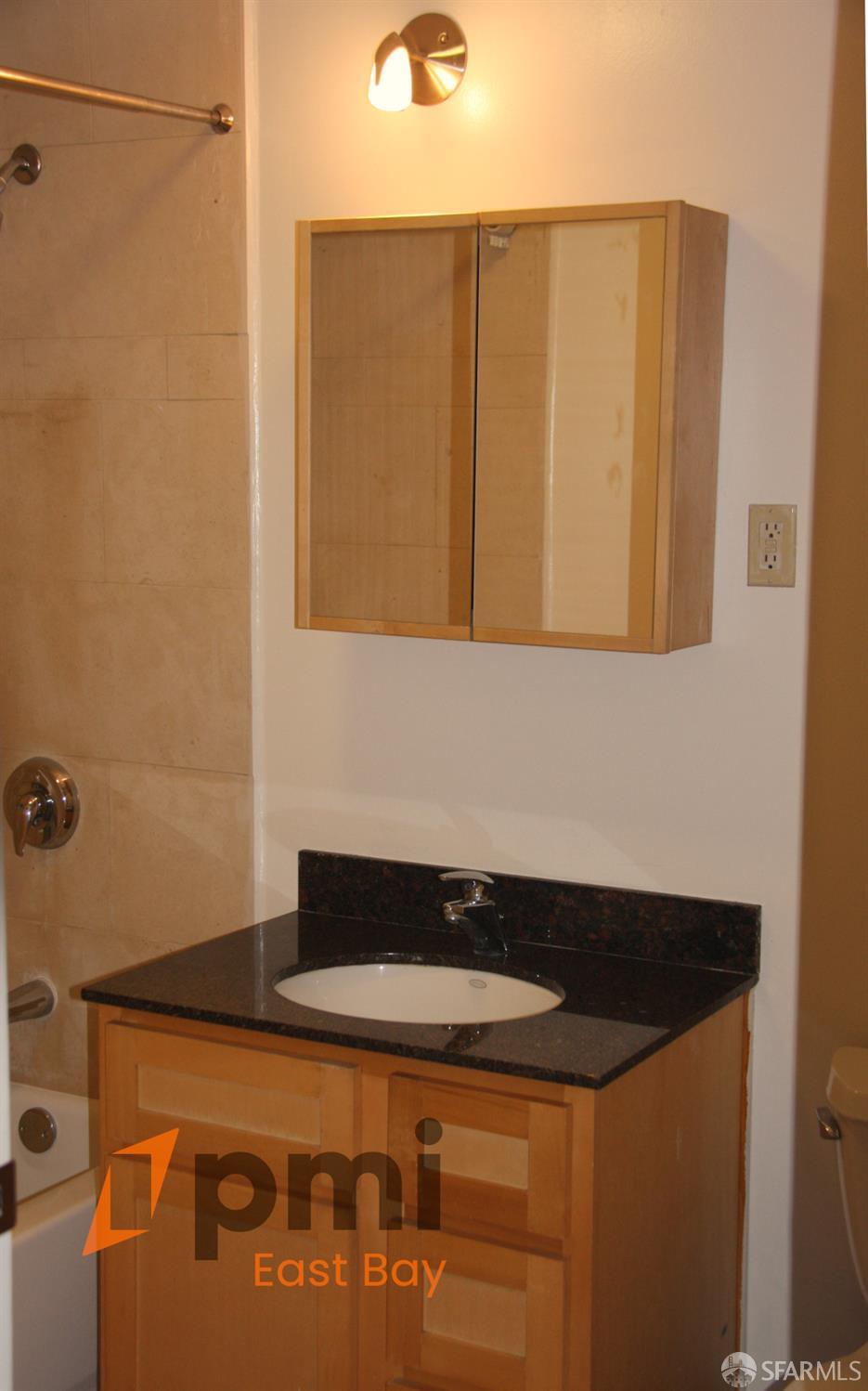 Detail Gallery Image 7 of 14 For 1501 37th Ave #APT B,  Oakland,  CA 94601 - 1 Beds | 2 Baths