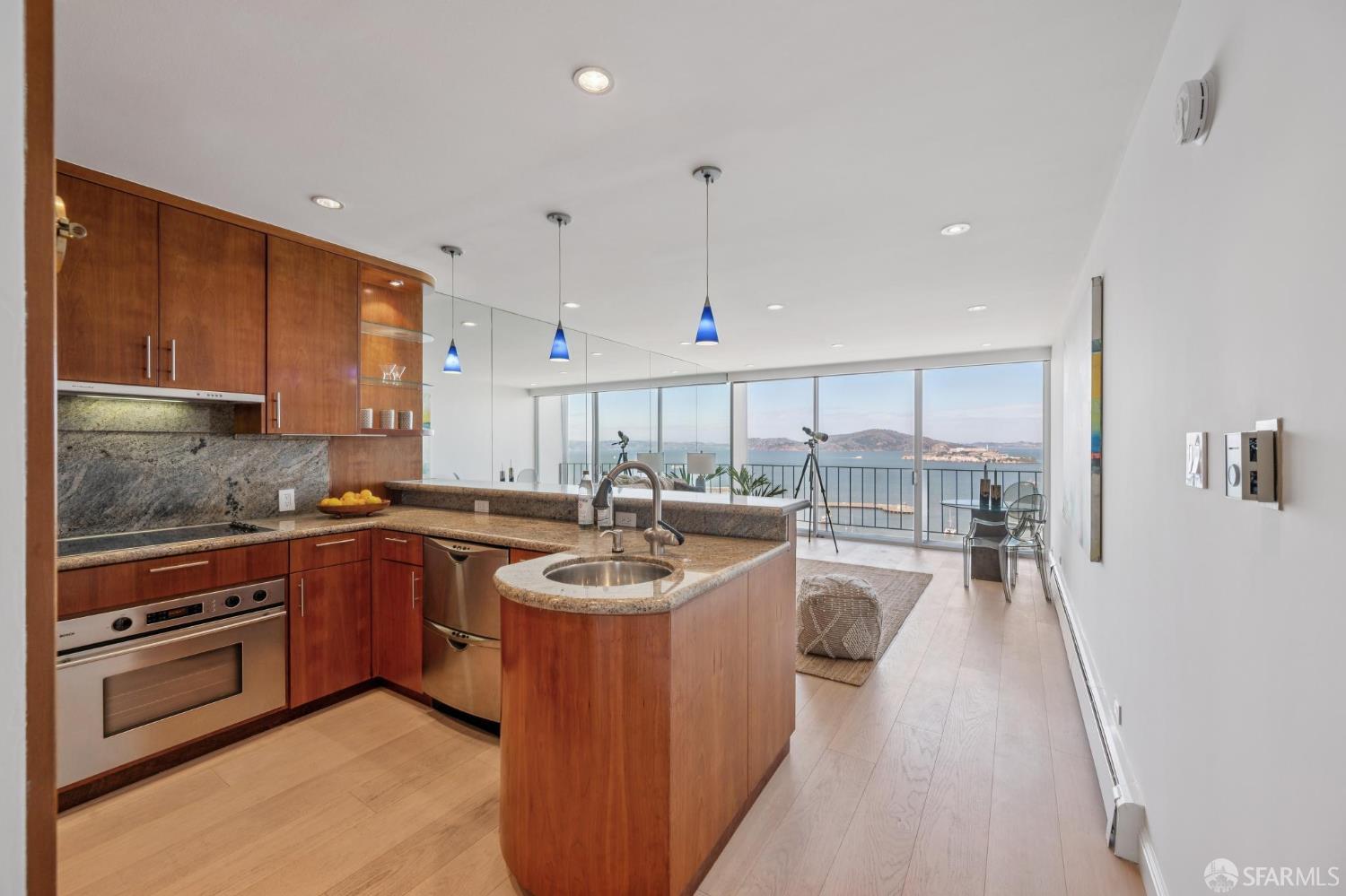 Photo #3: 425075203 Listing 