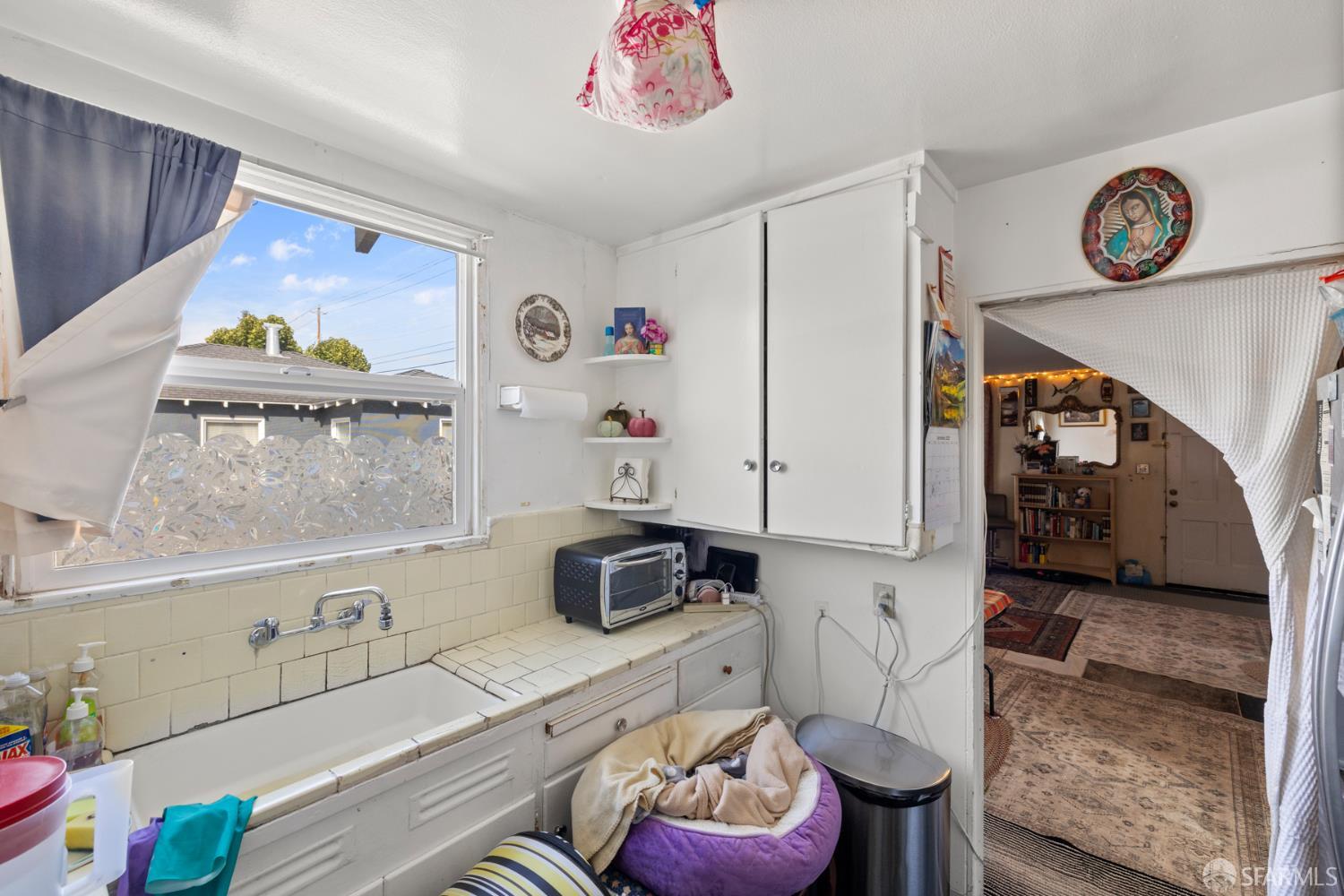 Detail Gallery Image 11 of 19 For 481 Rollins Rd, Burlingame,  CA 94010 - – Beds | – Baths