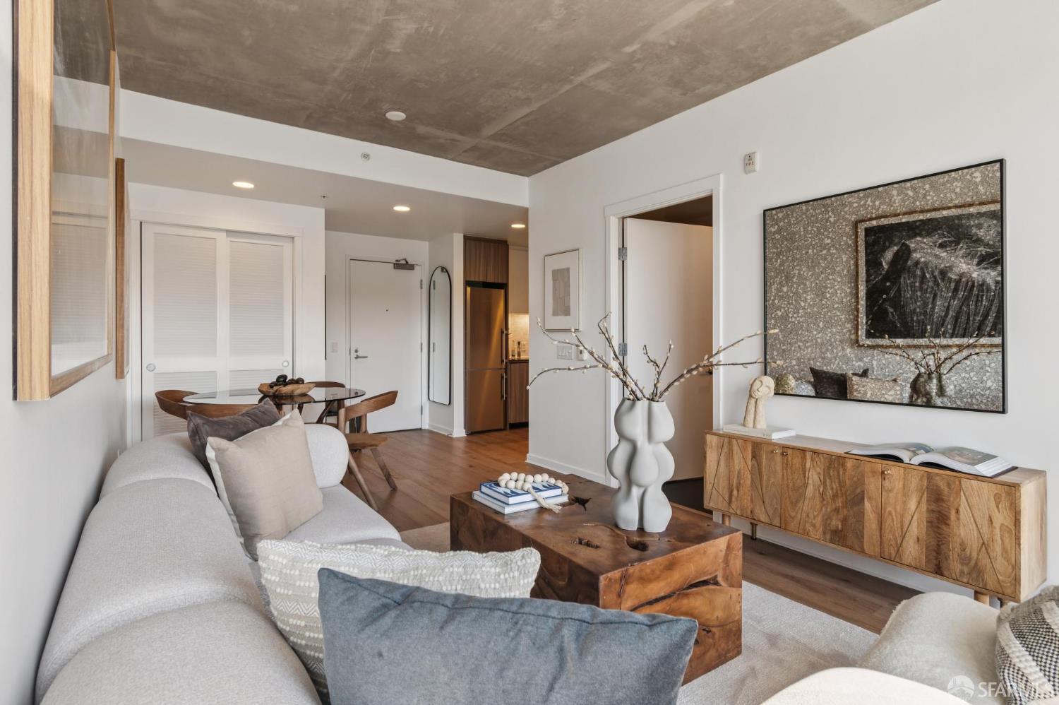 Photo #5: 425075874 Listing: Photo #5