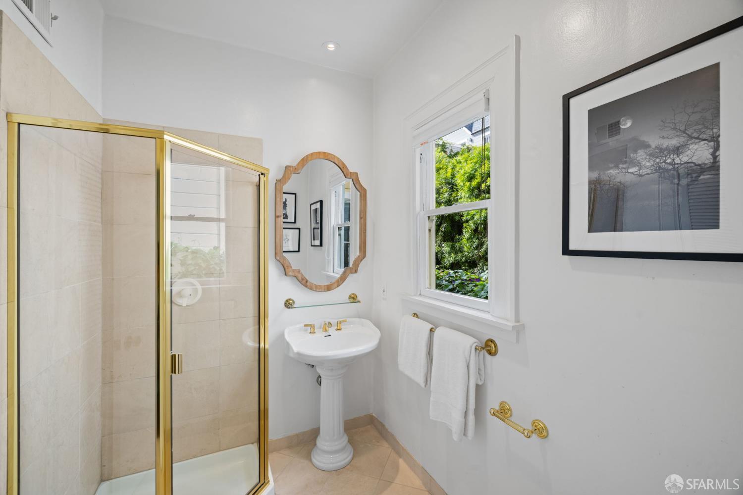 Detail Gallery Image 32 of 73 For 2341 Leavenworth St, San Francisco,  CA 94133 - 4 Beds | 4 Baths