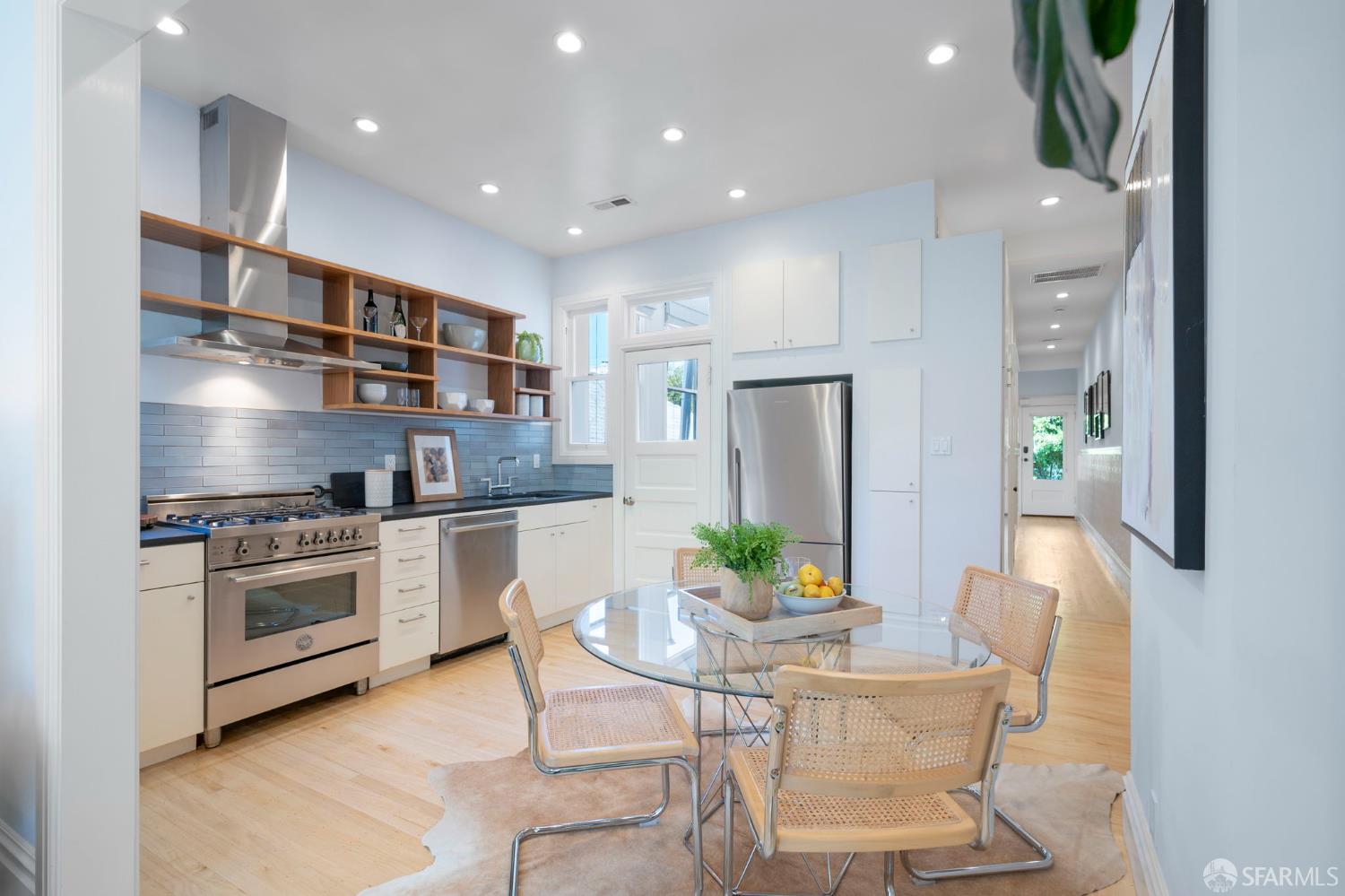 Photo #2: 425067755 Listing: Photo #2