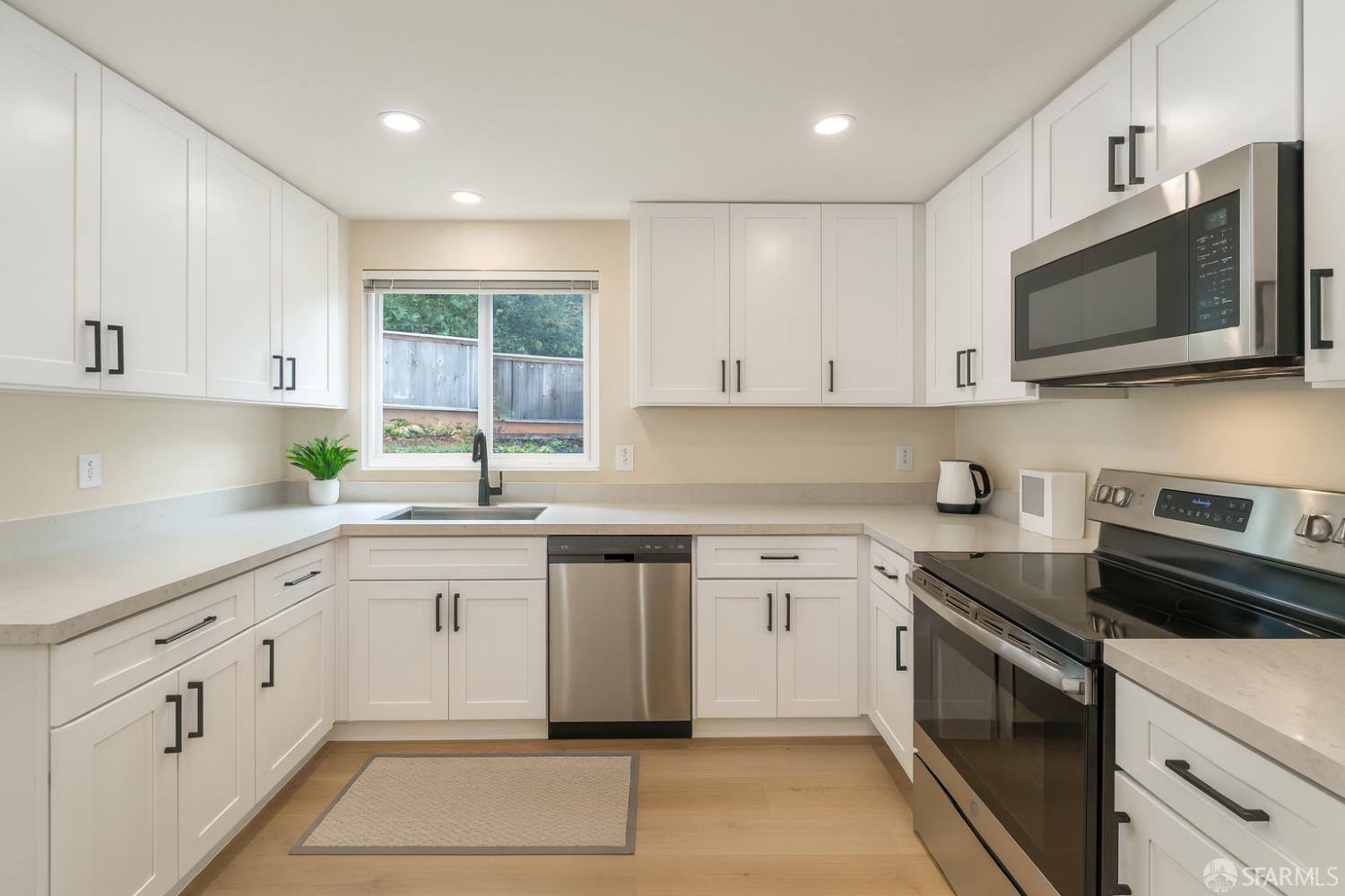 Photo #3: 425076146 Listing 