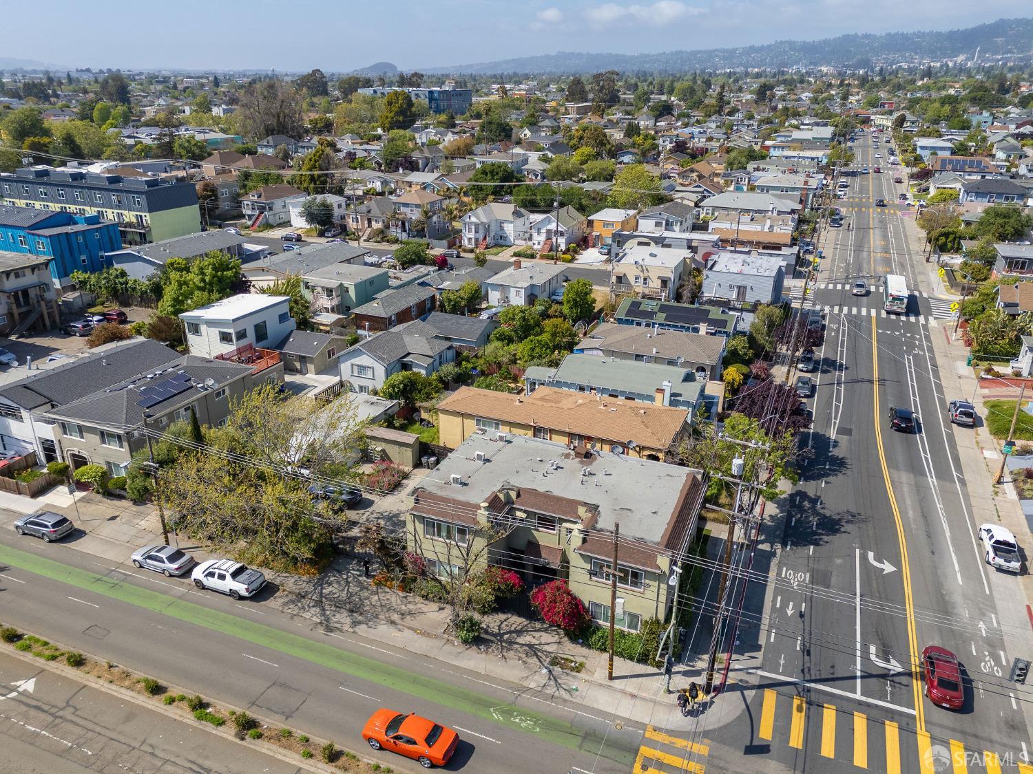 Detail Gallery Image 2 of 26 For 902 40th St, Oakland,  CA 94608 - 2 Beds | 1 Baths