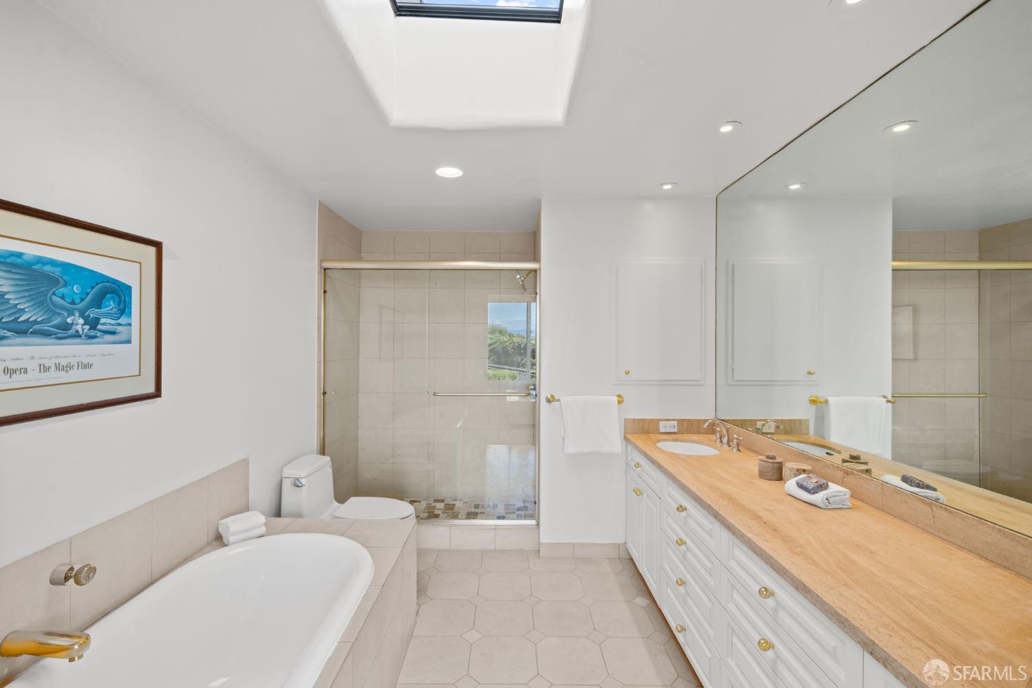 Detail Gallery Image 43 of 73 For 2341 Leavenworth St, San Francisco,  CA 94133 - 4 Beds | 4 Baths