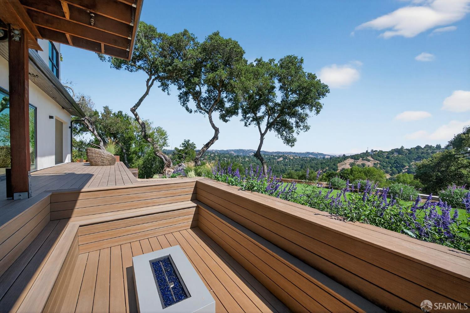 Detail Gallery Image 19 of 31 For 205 Crestview Dr, Orinda,  CA 94563 - 6 Beds | 6/1 Baths