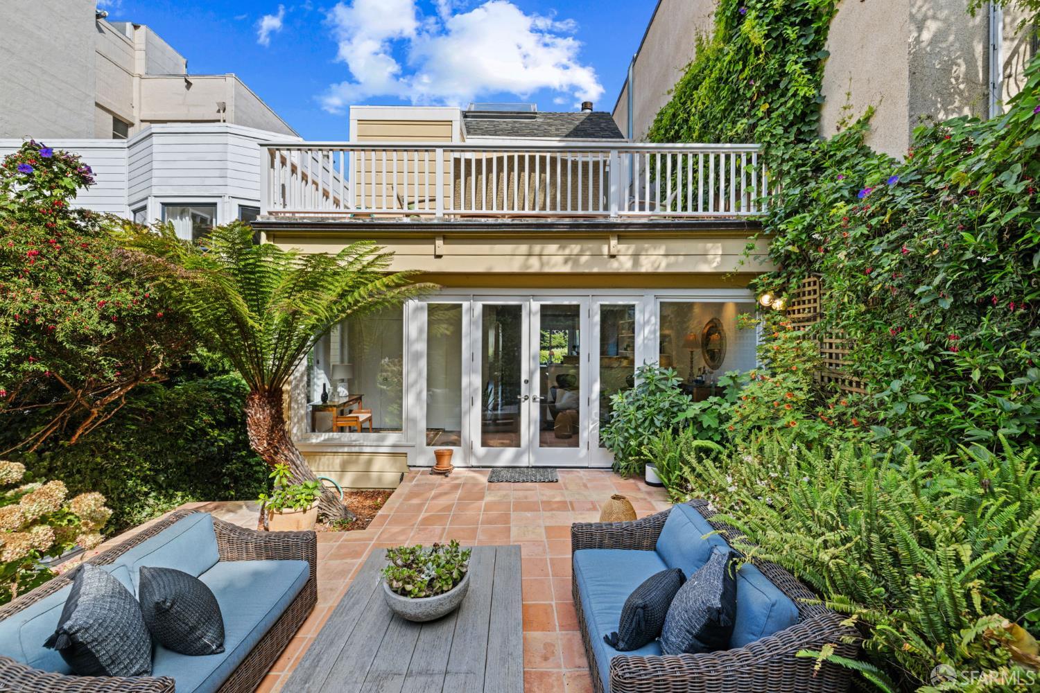 Detail Gallery Image 27 of 73 For 2341 Leavenworth St, San Francisco,  CA 94133 - 4 Beds | 4 Baths