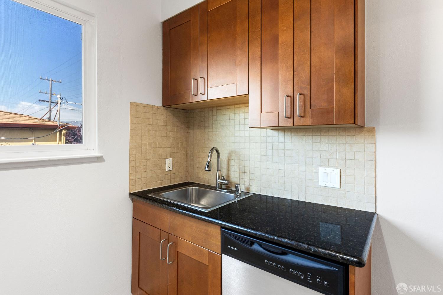 Detail Gallery Image 23 of 26 For 902 40th St, Oakland,  CA 94608 - 2 Beds | 1 Baths