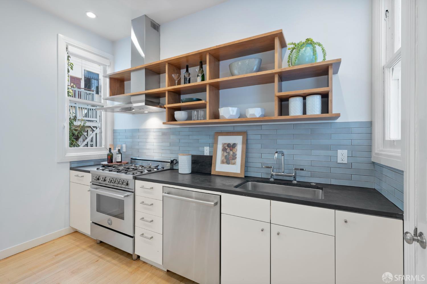 Photo #3: 425067755 Listing: Photo #3