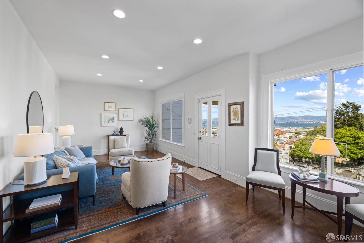 Detail Gallery Image 6 of 73 For 2341 Leavenworth St, San Francisco,  CA 94133 - 4 Beds | 4 Baths