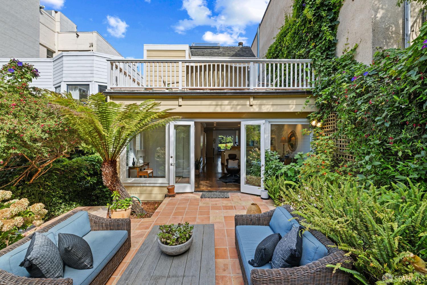 Detail Gallery Image 28 of 73 For 2341 Leavenworth St, San Francisco,  CA 94133 - 4 Beds | 4 Baths