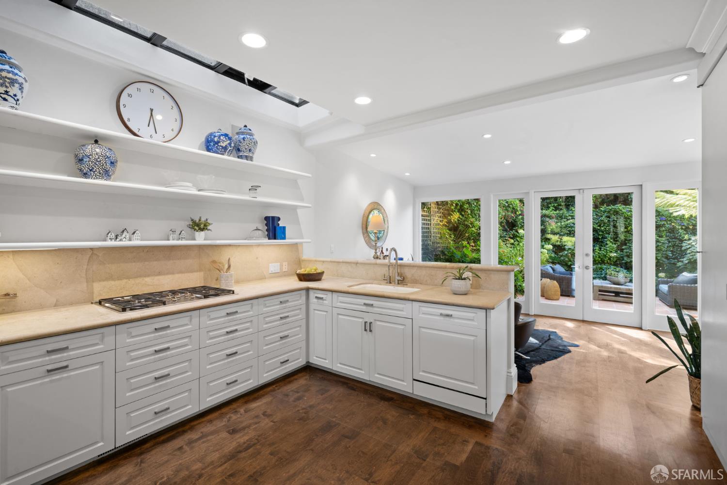 Detail Gallery Image 13 of 73 For 2341 Leavenworth St, San Francisco,  CA 94133 - 4 Beds | 4 Baths